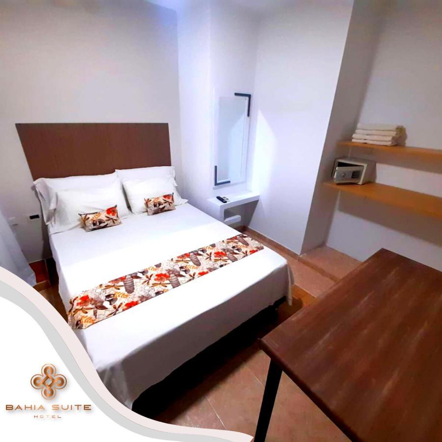Hotel Bahia Suite ซันตามาร์ตา ภายนอก รูปภาพ