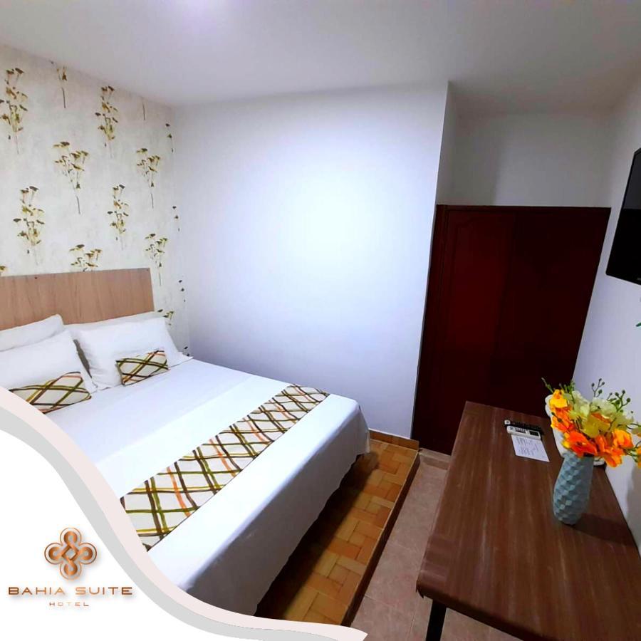 Hotel Bahia Suite ซันตามาร์ตา ภายนอก รูปภาพ